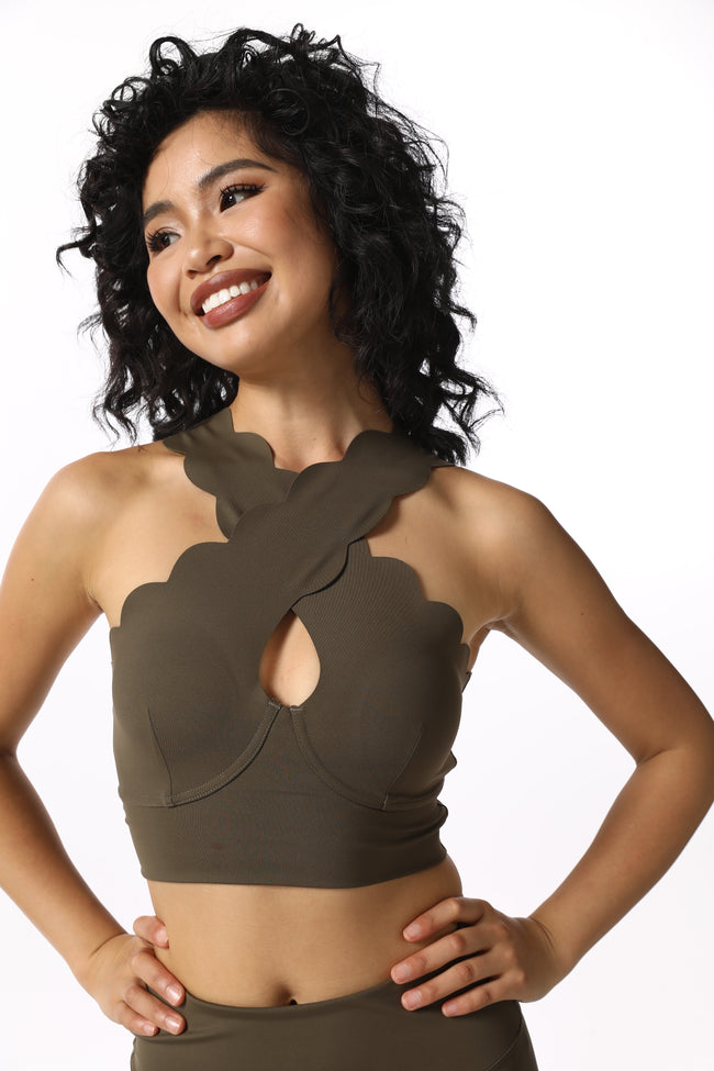 Clay Scallop Halter Active Set